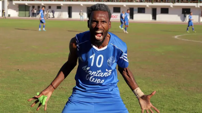 قتل بانتظار المساعدات.. غزة تودّع "بيليه فلسطين" سليمان العبيد