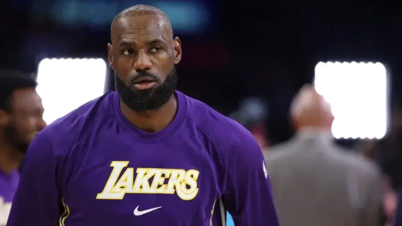 دوري NBA - ليبرون جيمس يرفض الاعتزال وسيواصل مسيرته خارج لوس أنجلوس ليكرز