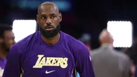 دوري NBA - ليبرون جيمس يرفض الاعتزال وسيواصل مسيرته خارج لوس أنجلوس ليكرز