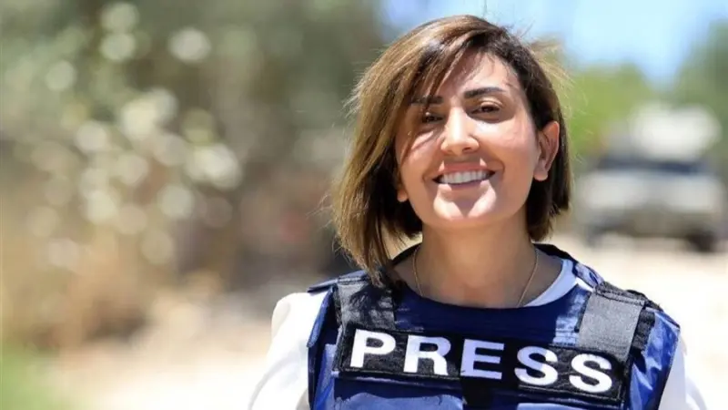 استهدفتها مسيّرة إسرائيلية.. من هي الصحفية اللبنانية أمال خليل؟