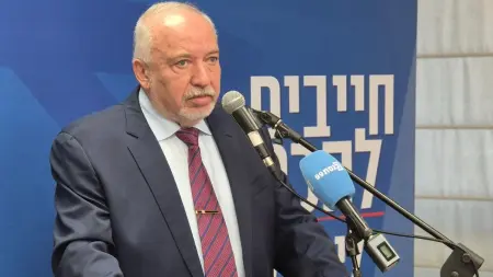 related_news_inside_blogsليبرمان يهاجم نتانياهو: إسرائيل رهينة لمصالحه الشخصية