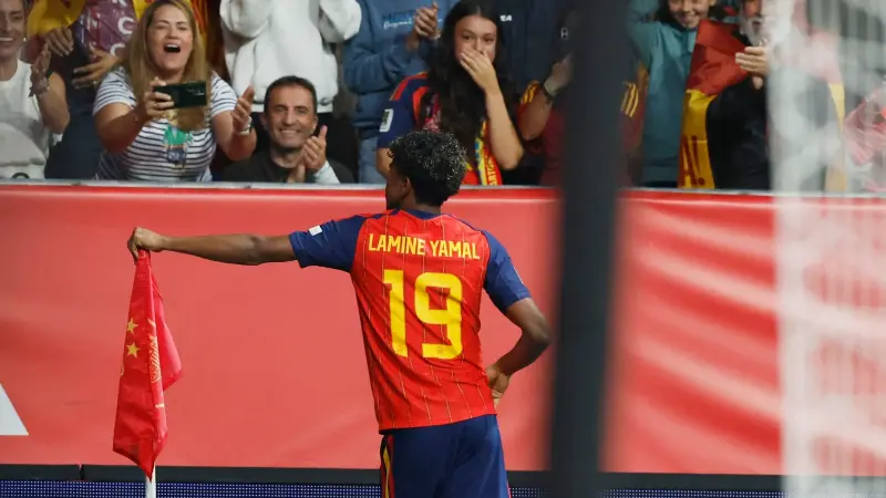 منتخب إسبانيا - فيديو: رد فعل دي لا فوينتي على هدف يامال الرائع ضد التشيك يشعل التفاعل