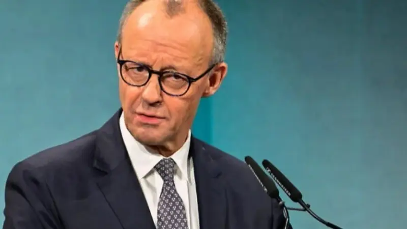 ميرتس يحثّ عباس على إجراء إصلاحات قبل زيارته إلى إسرائيل