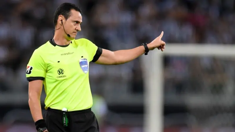 حكم مباراة النصر والهلال في دوري روشن السعودي 2023-2024