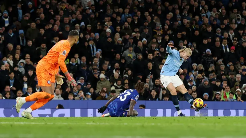 جدول مواعيد مباريات اليوم الأحد 04/01/2026 والقنوات الناقلة والمعلقين