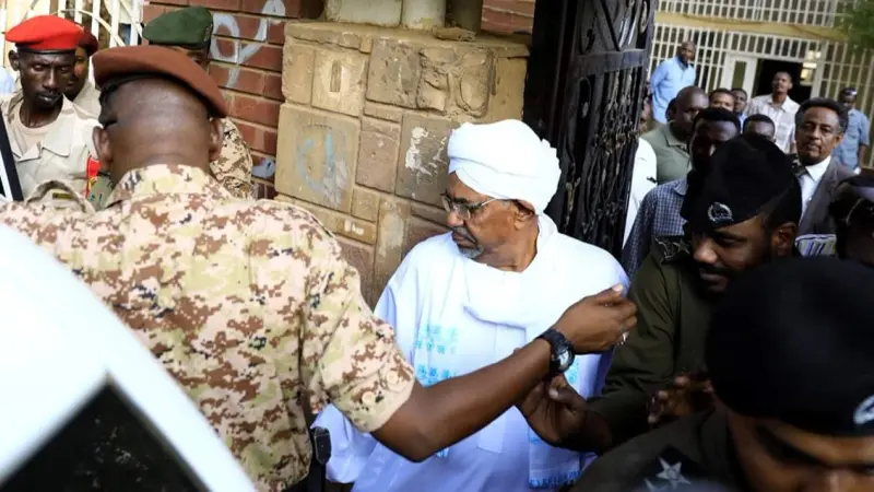 فيديو - لغز اختفاء البشير يعود إلى الواجهة.. هل فرّ خارج السودان؟