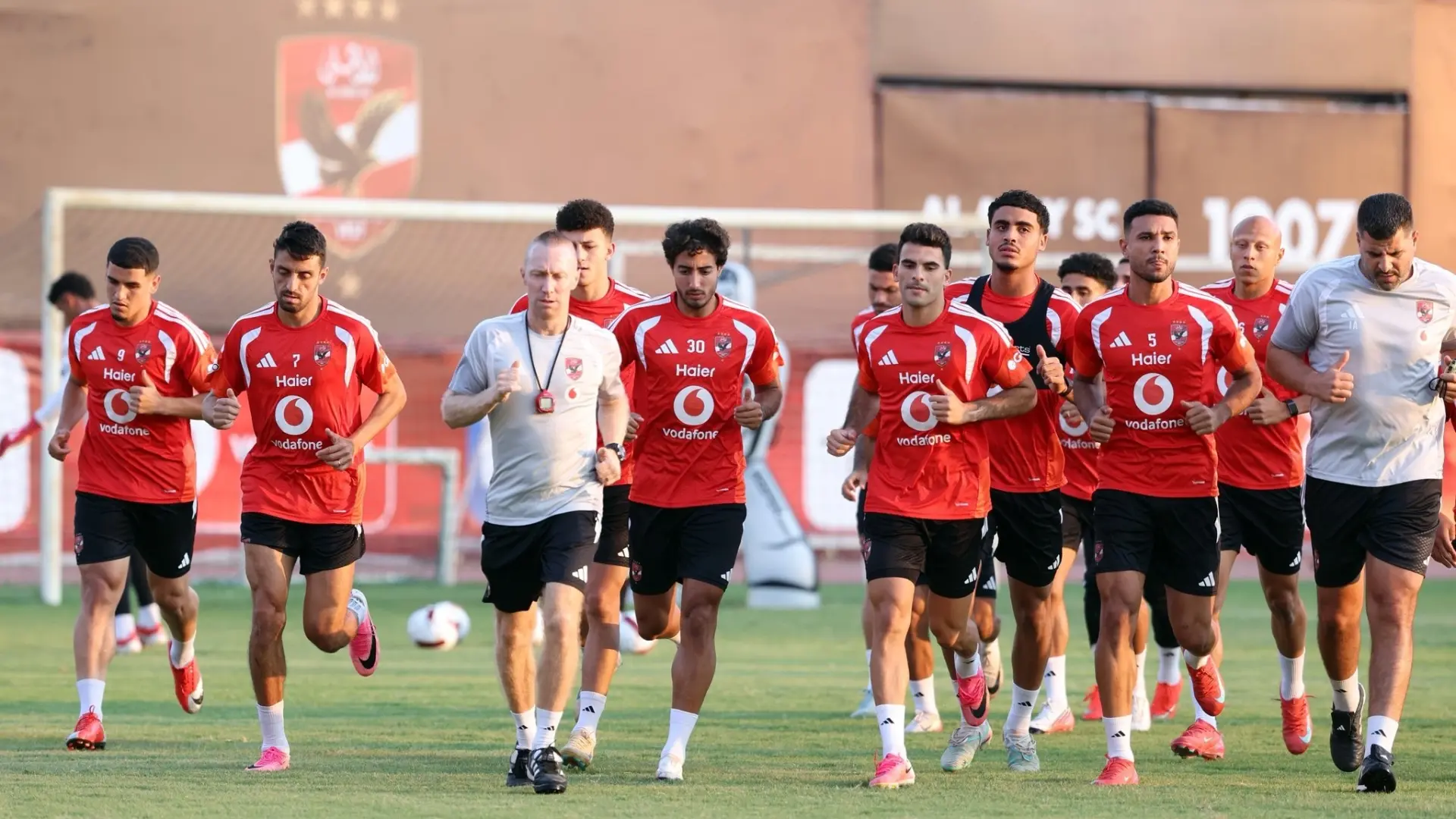 الأهلي يواجه سموحة في الجولة الـ3 من الدوري المصري (رويترز) الأهلي يواجه سموحة في الجولة الـ3 من الدوري المصري (رويترز)