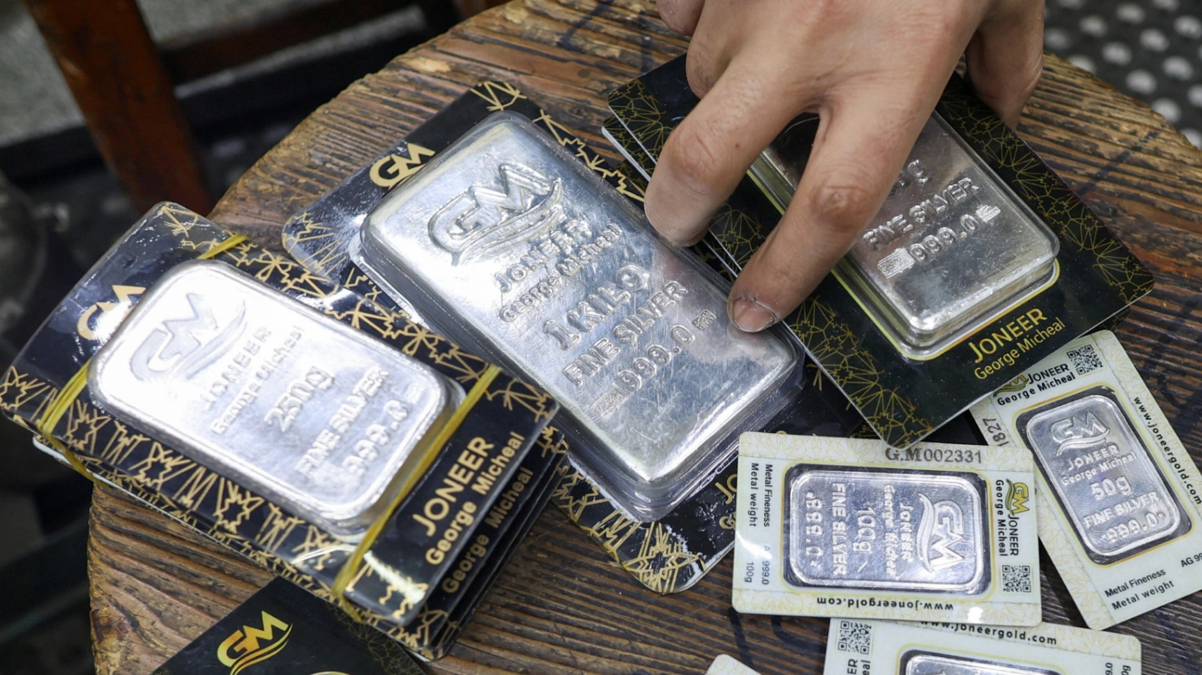 سعر الفضة اليوم في مصر.. فرصة تجميع أم مخاطر عند القمم التاريخية 