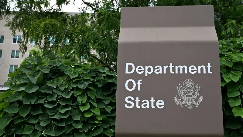 واشنطن تلوّح بإلغاء جوازات سفر المتخلّفين عن نفقة الأطفال