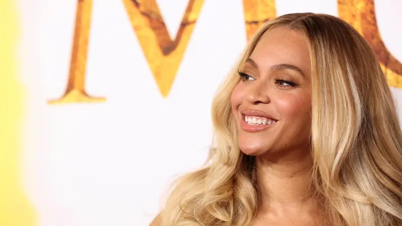 فيديو وصور - بيونسيه تفوز بجائزة غرامي 2025 الموسيقية لألبوم العام