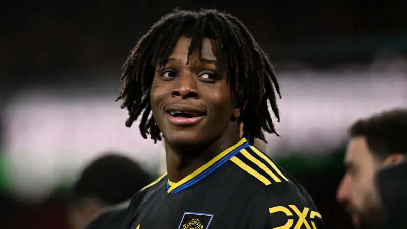 تفاصيل إصابة باتريك دورجو ومدة غيابه.. ضربة قوية لمانشستر يونايتد