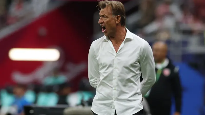 هل طلب هيرفي رينارد الرحيل عن المنتخب السعودي؟ تفاصيل جديدة