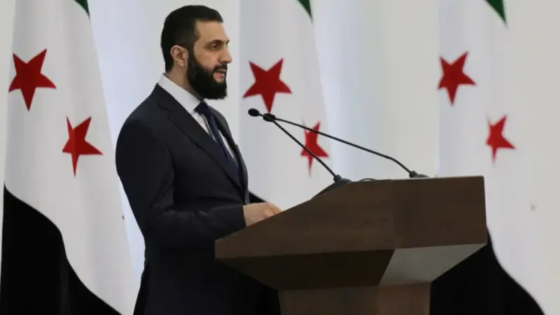 الشرع يلبي طلب لجنة التحقيق في أحداث الساحل السوري ويمدد عملها