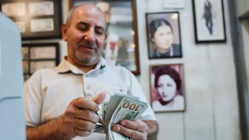 سعر الدولار مقابل الدينار العراقي اليوم الخميس 14/5/2026.. ماذا حدث في العاصمة بغداد؟