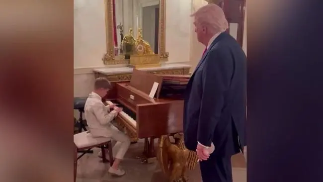 فيديو - مقطوعة من تأليفه.. ابن إيفانكا ترامب يعزف لجدّه