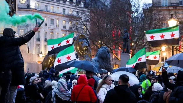 رغم المخاوف الأمنية.. بريطانيا تلغي وضع اللجوء لجراح سوري