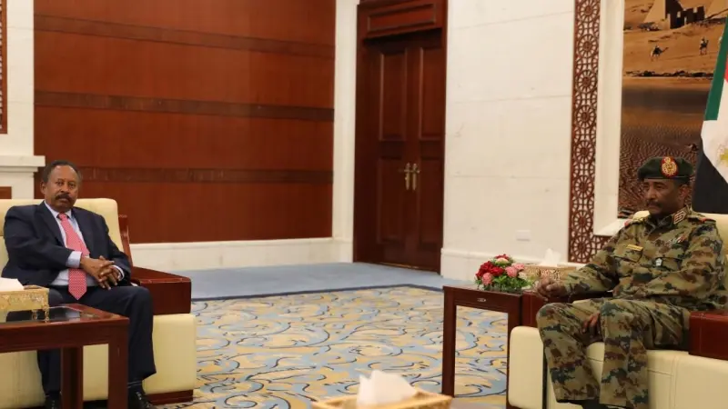 "قنبلة دخانية".. الجيش يعلن الحرب على القوى المدنية في السودان