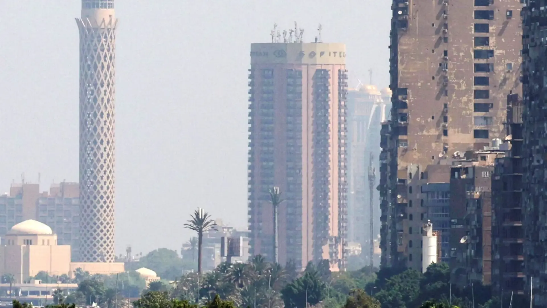 الحكومة المصرية أعلنت حالة الطوارئ للتعامل مع تداعيات الزلزال (رويترز) الحكومة المصرية أعلنت حالة الطوارئ للتعامل مع تداعيات الزلزال (رويترز)