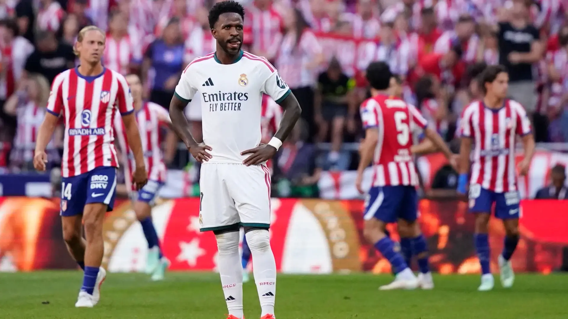 ريال مدريد يواجه روما الإيطالي في مباراة صعبة (رويترز) ريال مدريد يواجه روما الإيطالي في مباراة صعبة (رويترز)