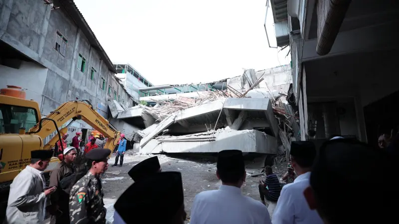 ارتفاع حصيلة ضحايا انهيار مدرسة في إندونيسيا إلى 45 قتيلا