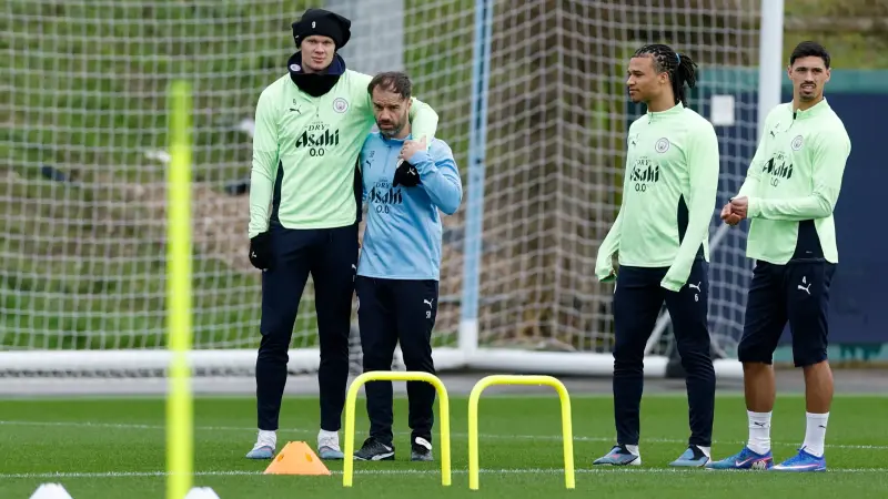 تشكيلة مانشستر سيتي اليوم أمام أرسنال والغيابات.. ذكريات مرموش تسيطر