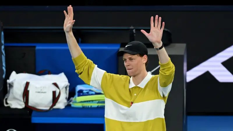 أستراليا المفتوحة - سينر يتغلب على التشنجات والحرارة ويواصل تقدمه