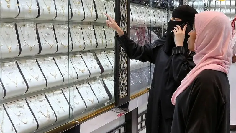 أسعار الذهب في السعودية اليوم الجمعة 10/4/2026.. عيار 24 يرتفع