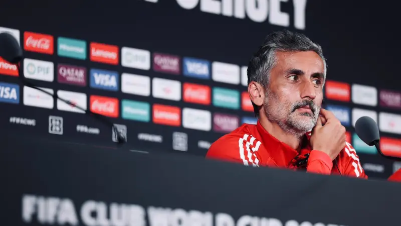 قبل موقعة بالميراس.. ريبيرو يرد على الجدل حول زيزو ويغلق ملف تريزيغيه