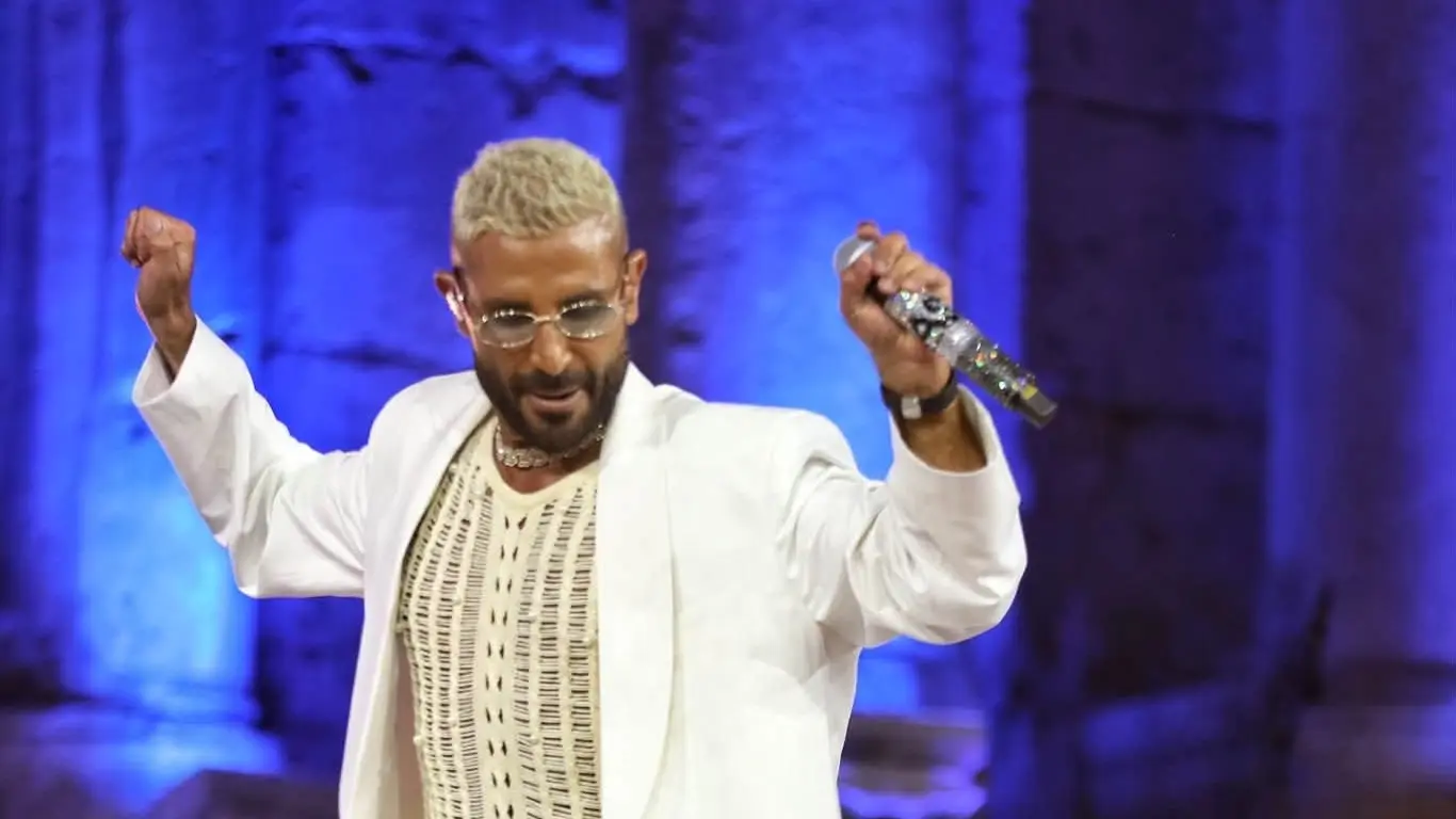 حفلات الزفاف وراء أزمة صوت أحمد سعد قبل طرح ألبومه (فيسبوك) حفلات الزفاف وراء أزمة صوت أحمد سعد قبل طرح ألبومه (فيسبوك)