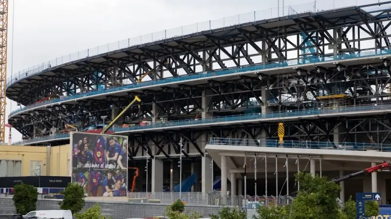 برشلونة يُعلن "أخيرا" عن موعد عودته لملعب كامب نو