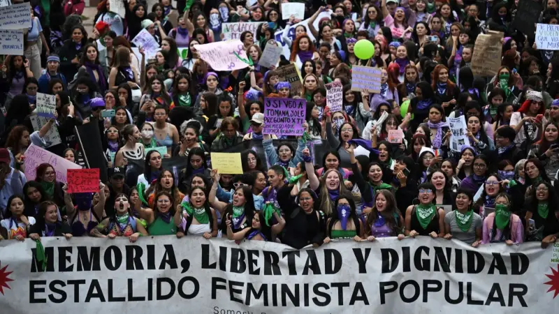 دفاعا عن حقوقهن.. تظاهرات نسائية في مختلف أنحاء العالم