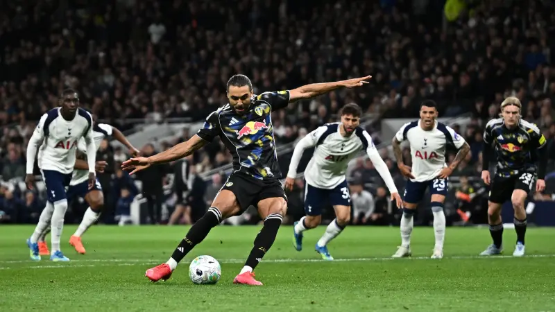 الدوري الإنجليزي - ليدز يجبر توتنهام على التعادل ويعطل مهمة نجاته من الهبوط