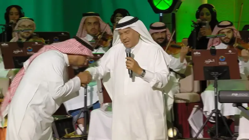 هاني فرحات يرد على الانتقادات بعد قبلة محمد عبده: الفن رسالة احترام وسلام