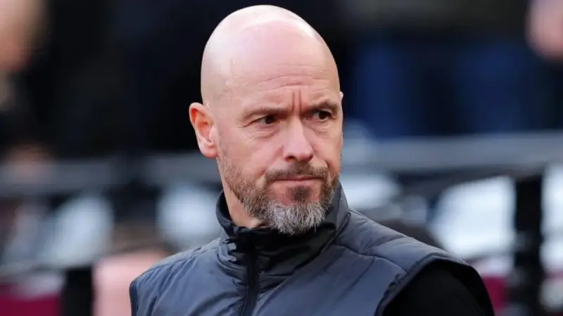 بعد سلسلة نتائج كارثية.. مانشستر يونايتد يقيل المدرب إيريك تين هاغ
