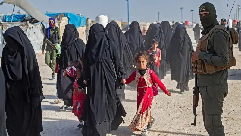 ترحيل دفعات جديدة من عائلات مخيم الهول إلى العراق