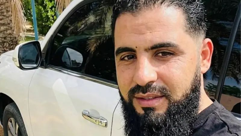 سقوط "تاجر البشر" في ليبيا.. من هو أحمد الدباشي؟