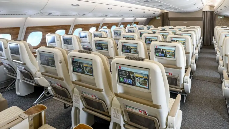 رحلة طيران فاخرة.. طيران الإمارات تنتهي من تحديث أول طائرة إيرباص A380