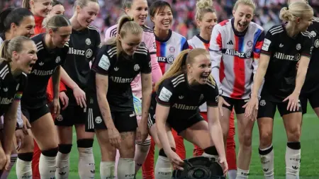 related_news_inside_blogsبعد 3 أيام من تتويج الرجال.. سيدات بايرن ميونخ يتوجن بلقب الدوري الألماني