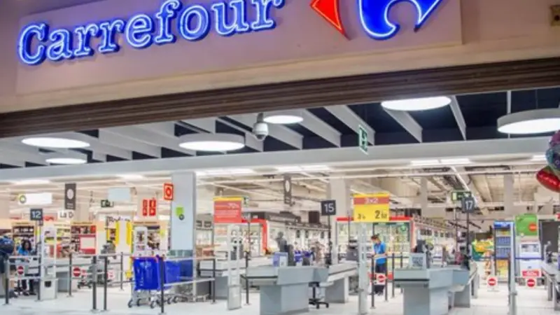ما هو سبب إغلاق كارفور في الكويت؟