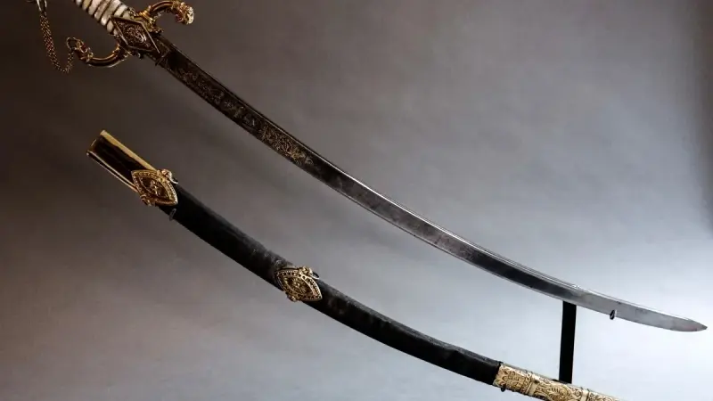 صور - سيف نابليون الشخصي.. يُباع في باريس