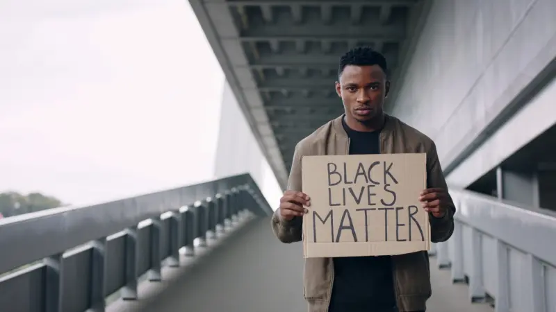 للمرة الأولى.. دراسة تربط خطر العنصرية بتدهور الصحة العامة