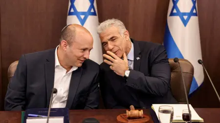 لابيد ونفتالي بينيت في قائمة واحدة.. هل ينجحا في إسقاط نتانياهو؟