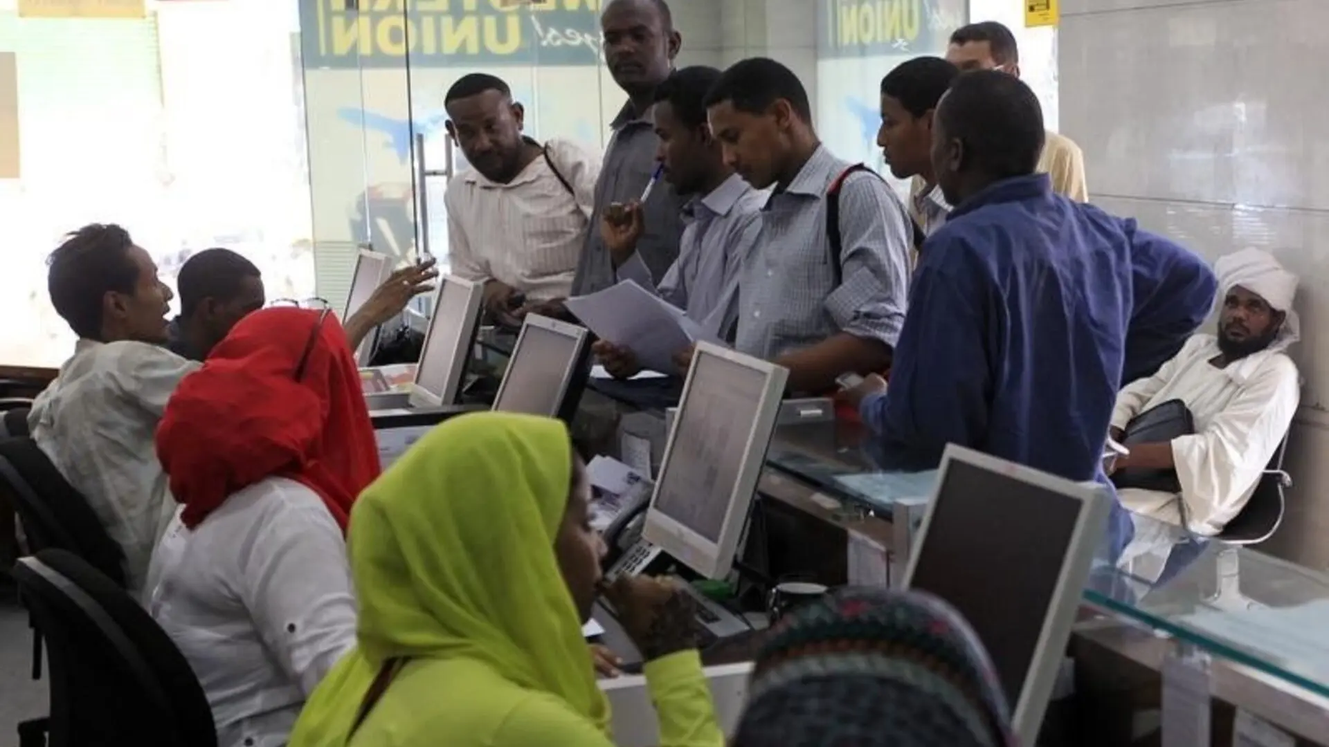 سعر الريال السعودي مقابل الجنيه السوداني نحو 1,489.36 جنيهًا (رويترز) سعر الريال السعودي مقابل الجنيه السوداني نحو 1,489.36 جنيهًا (رويترز)