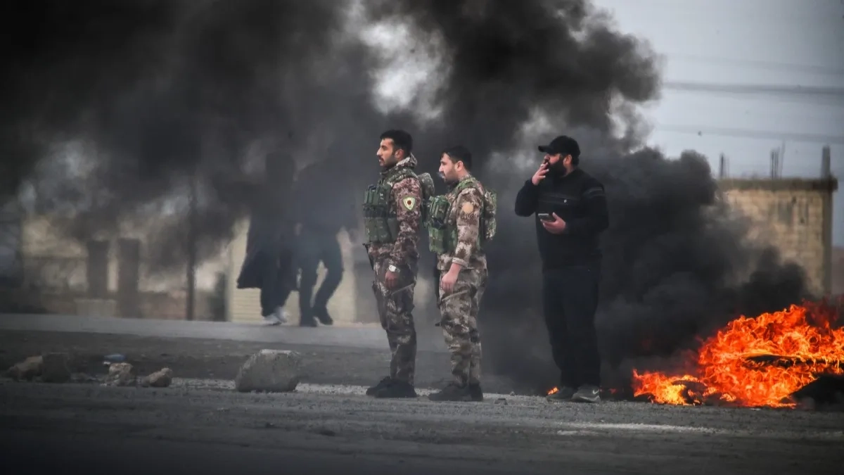 تقدم القوات السورية شمالًا وشرقًا مع انسحاب المقاتلين الأكراد 