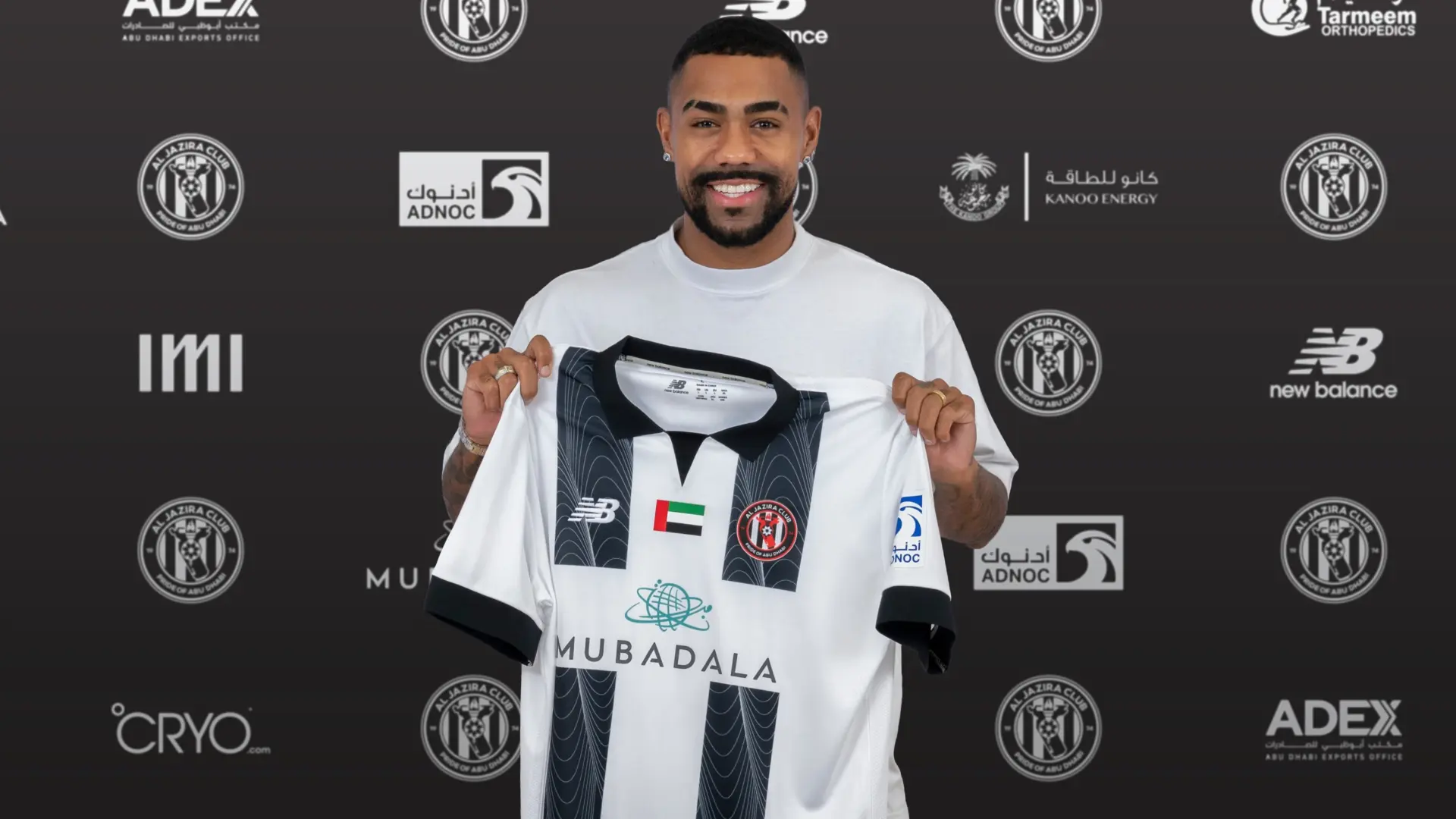 مالكوم يوقع عقدا رسميا لتمثيل صفوف فريق الجزيرة الإماراتي (إكس) مالكوم يوقع عقدا رسميا لتمثيل صفوف فريق الجزيرة الإماراتي (إكس)