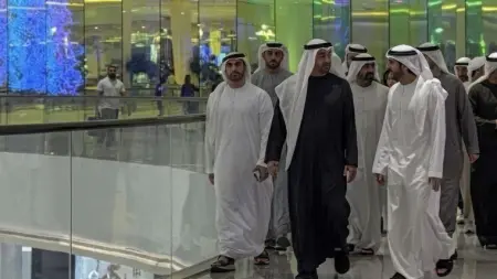 related_news_inside_blogsفيديو - "لا تشلّون هم".. رئيس الإمارات وولي عهد دبي يتجولان في دبي مول