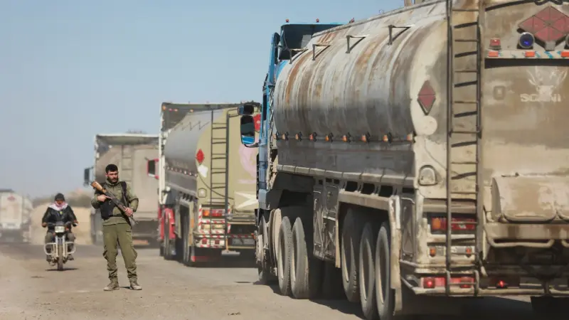 14 شاحنة مساعدات عبرت الحدود السورية باتجاه إدلب