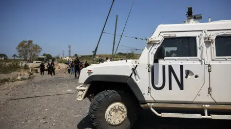 ماكرون يحمّل "حزب الله" المسؤولية عن مقتل جندي فرنسي بلبنان