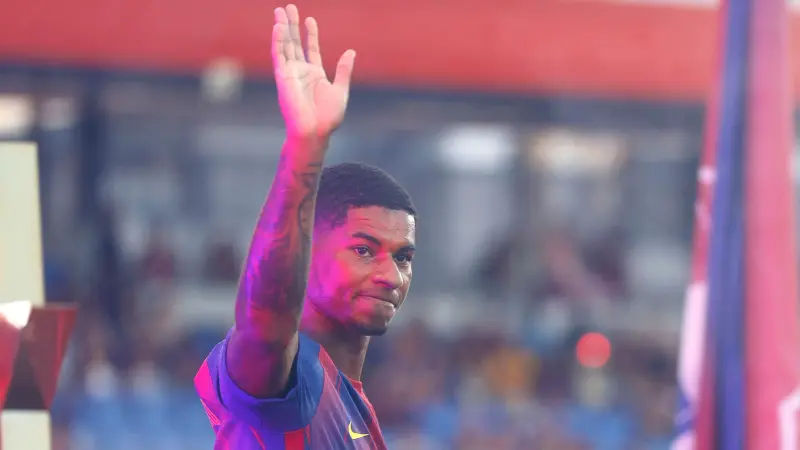 رغم تألقه اللافت مع برشلونة.. قرار تأديبي يصدم راشفورد