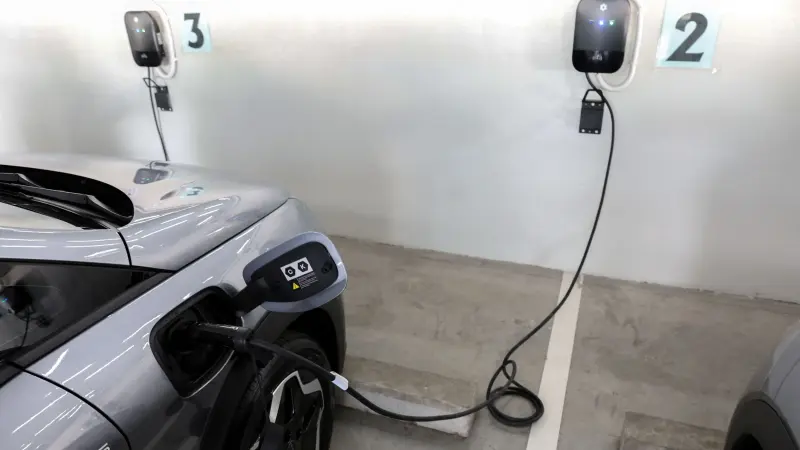 الصين تتسبب في تباطؤ النمو العالمي لمبيعات السيارات الكهربائية